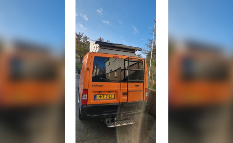 4p Ford campervan uit 2009