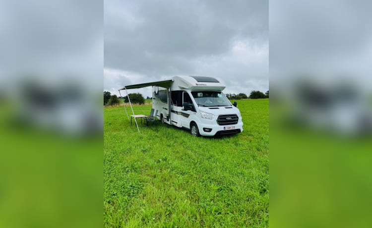 Luxe Ford Mobilhome met Dubbele 2-Persoonsbedden - Jouw Ultieme Reisgenoot!