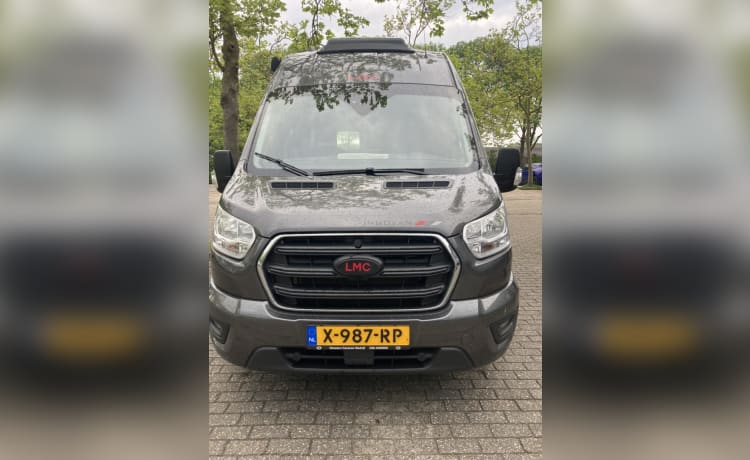 Nieuwe Camperbus Magnetic Grey – FORD LMC Innovan 590 camperbus uit 2024 Magnetic Grey