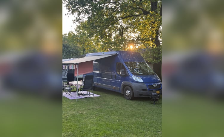 Blue'ie – Complete luxe gezins camper Peugeot Boxer