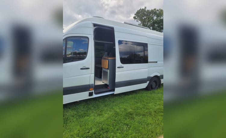 VANZ1 – OFF GRID ADVENTURE FAMILY VAN -insurance included LWB Sprinter