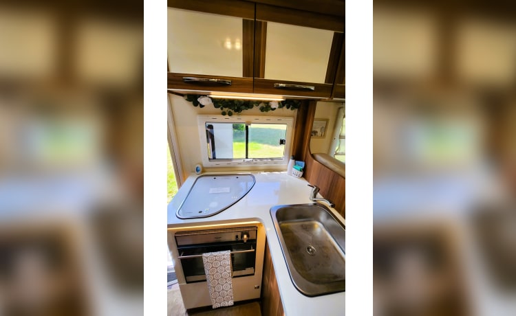 Roller Team – 6 berth, 6 belt Luxury Motorhome, Autoroller, low profile, new shape