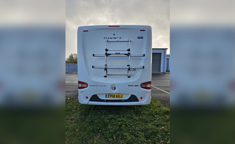 Teulu – 6 berth Swift Escape 694 Freestyle SE