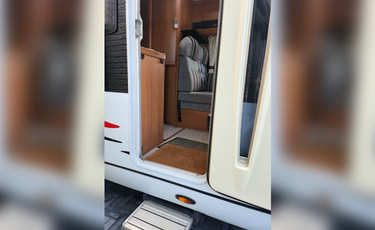 Hobby Fordje – Camping-car Ford 3 p lits simples unité de climatisation et porte-vélos