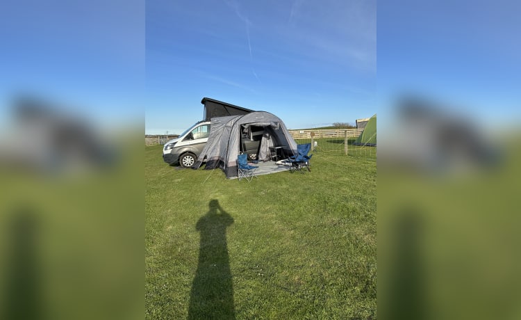 Tommy – 4-persoons Ford campervan uit 2015