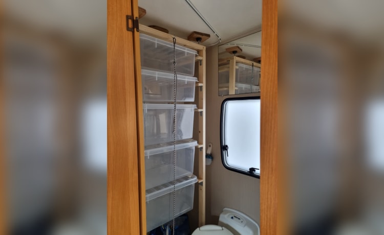 Tinus – Spacious family camper