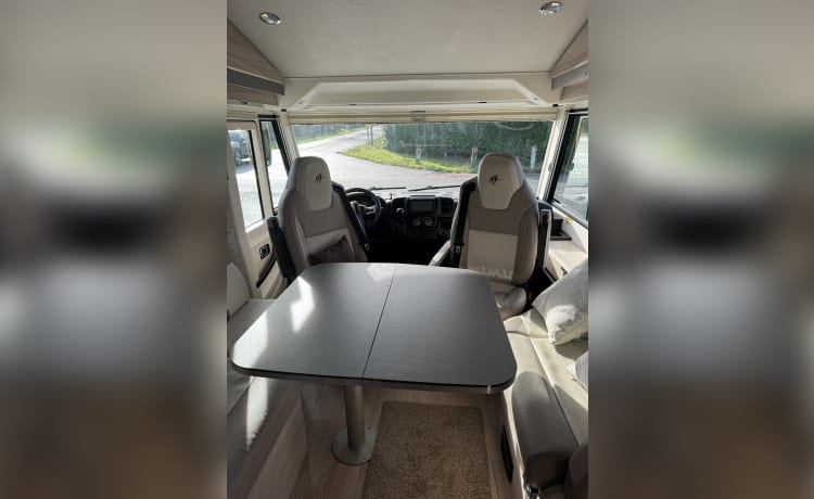 Ervaar Ultiem Reiscomfort met Onze Luxe Rapido Camper!