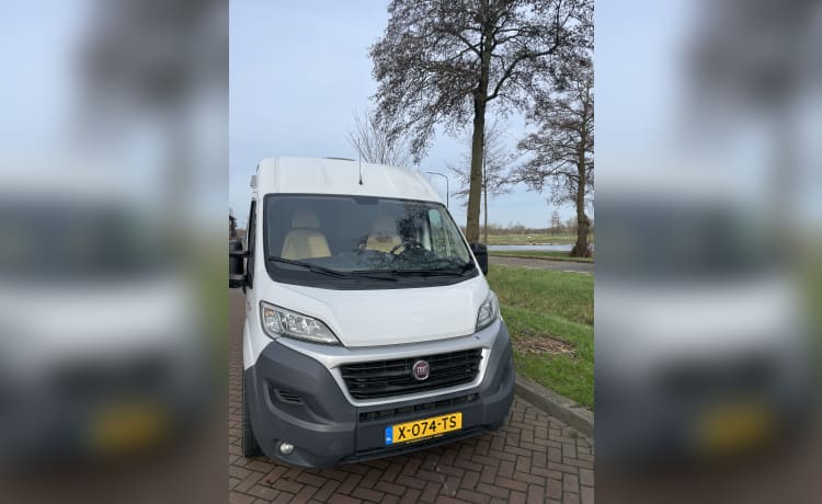 Moderner, kompakter Off Grid Campervan Fiat Ducato (selbstgebaut) 