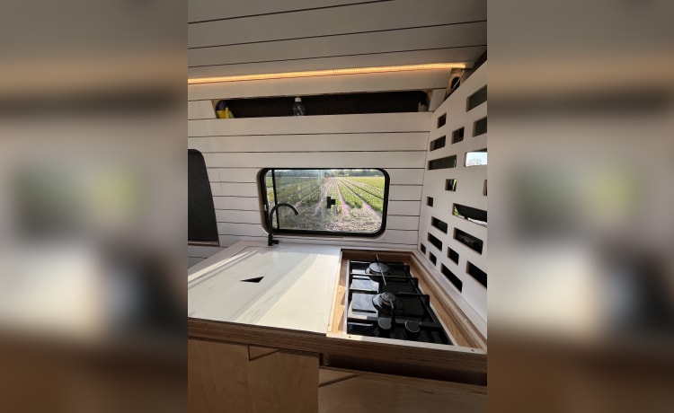 Milky – 2p Renault campervan uit 2023