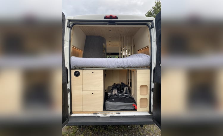 Otis – Camping-car auto-construit super confortable