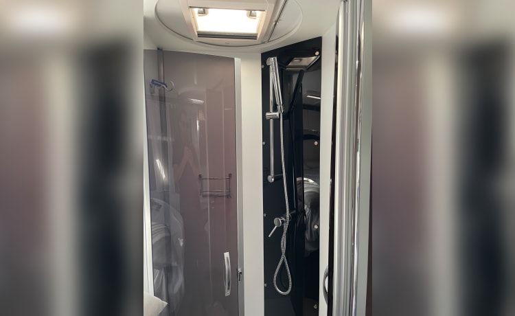 Camper 5P met large kingsize bed
