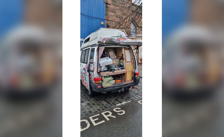 Cartoon camper – 2 berth Volkswagen campervan from 1993