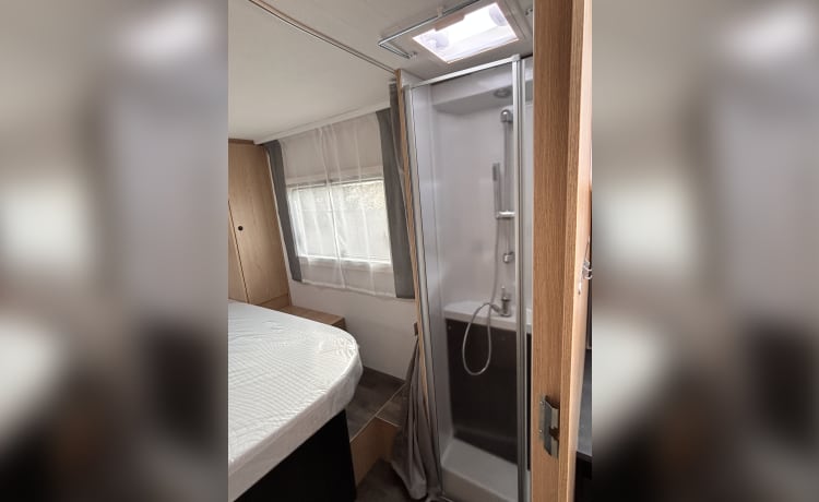 T690 – Nuovo camper semi-integrato Sunlight T690c 4 pers. Mj24