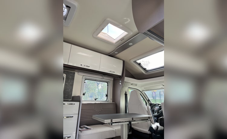 Luxe 2P camper Bürstner Lyseo TD 727G met extra autonomie (2023)