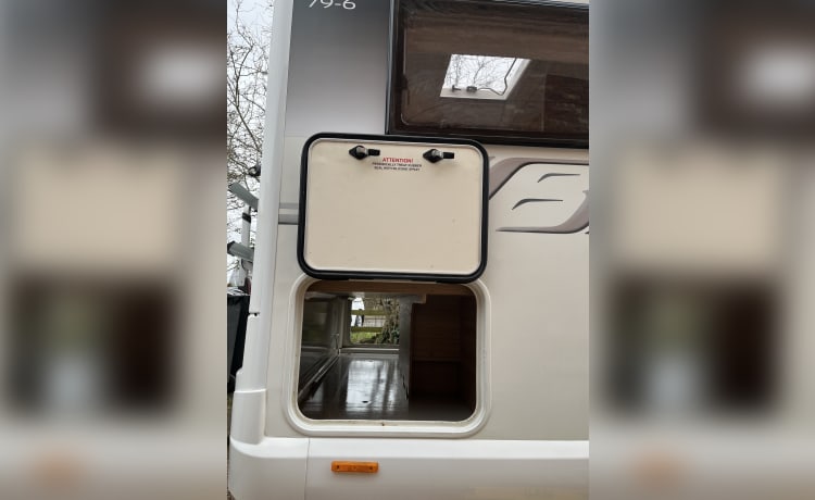 6 BERTH luxury, with all the extras.