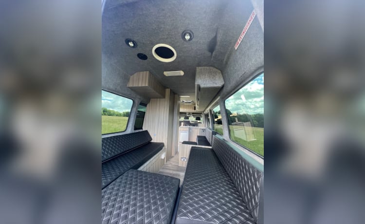 4 berth Mercedes-Benz bus campervan