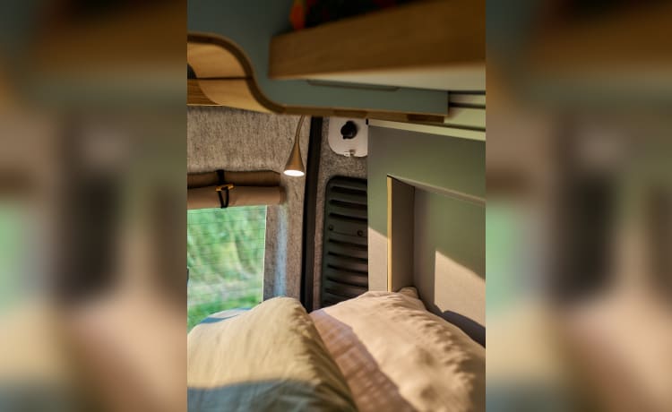 - voor de uitslapers – Modular bus camper with lifting roof for 4 people