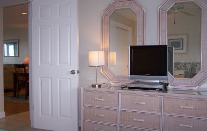 Guest bedroom with flat-screen TV, DVD and VCR