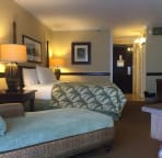 Chaise lounge, King bed, 320 sq ft of Hawaiian style comfort!