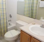 Twin Bedrooms shared Bathroom