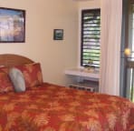 Guest room queen bed
