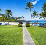Enjoy accèss to the Mauna Lani beach club. The protected bay makes for great snorkelling and stand up paddling.