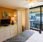 2nd bedroom showing king set up