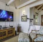 Fully equipped entertainment area with new high end electronics