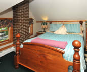 Loft Suite - Bedroom 1 - Queen Bed