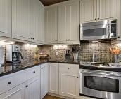 Ceramic stove top with convection oven makes cooking a breeze.