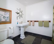Entertainment Room Full Bath.