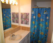 Typical ensuite full bathroom