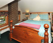 Loft Suite - Bedroom 1 - Queen Bed