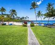 Enjoy accèss to the Mauna Lani beach club. The protected bay makes for great snorkelling and stand up paddling.