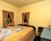 Ground Floor Bedroom - Full-size Bed