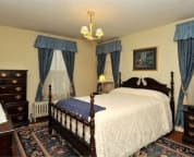 Bedroom with Queen Bed - Lots of closet and dresser space