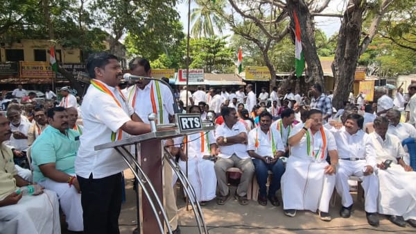 இந்திய தேர்தல் ஆணையத்தை கண்டித்து கடலூர் மஞ்சக்குப்பத்தில் காங்கிரஸ் கண்டன ஆர்ப்பாட்டம்