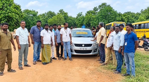 திண்டுக்கல்லில் சொந்த பயன்பாட்டு வாகனம் வாடகைக்கு இயக்கப்பட்டதாகப் புகார்