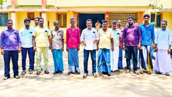 கிராம மக்களுக்காக அமைத்த ஆழ்துளைக் கிணற்றில் வேறு ஊருக்குத் தண்ணீர் இணைப்பா ரத்து செய்யக் கோரி மக்கள் மனு!