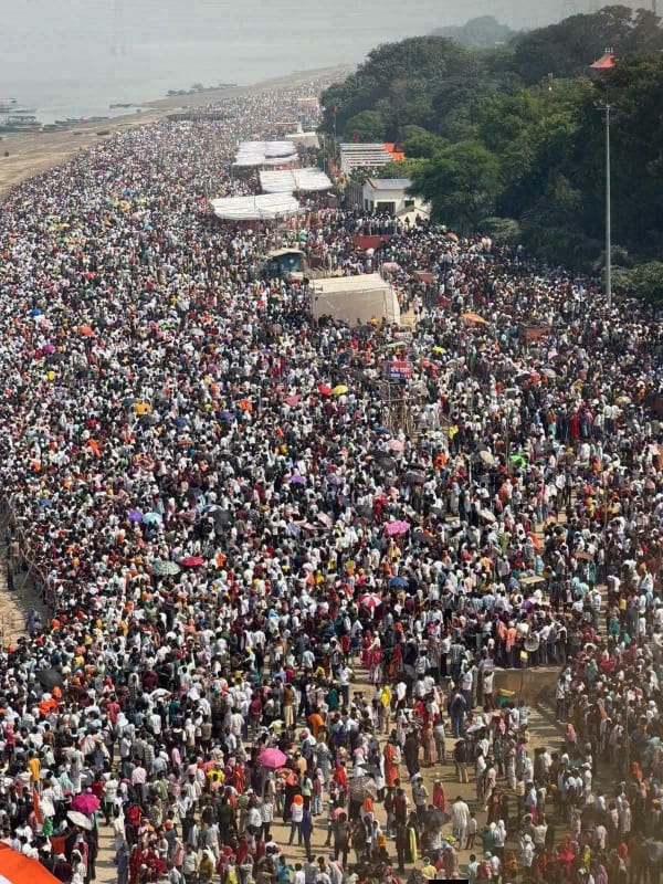 காசியின் கங்கை கரையில் 10 லட்சம் மக்கள் வெள்ளம் பிரதமர் மோடியை வரவேற்க அலைமோதிய கூட்டம்!