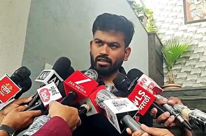 உலகம் பாராட்டும் இந்தியா, உள்ளுக்குள் பிளவு தேடும் அரசியல்