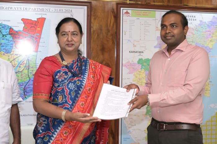 விருத்தாசலத்தை தனி மாவட்டமாக அறிவிக்க வேண்டும்! மாவட்ட ஆட்சியரிடம் கோரிக்கை மனு