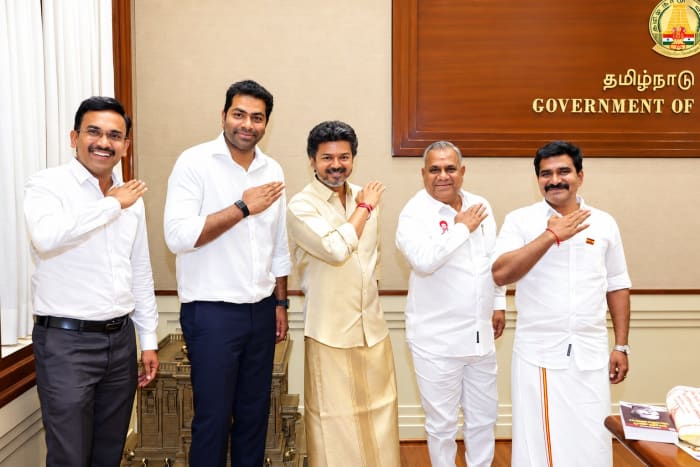 தடுமாறி வெற்றி  விஜய்க்கு தமிழகம் வைத்த செக்!