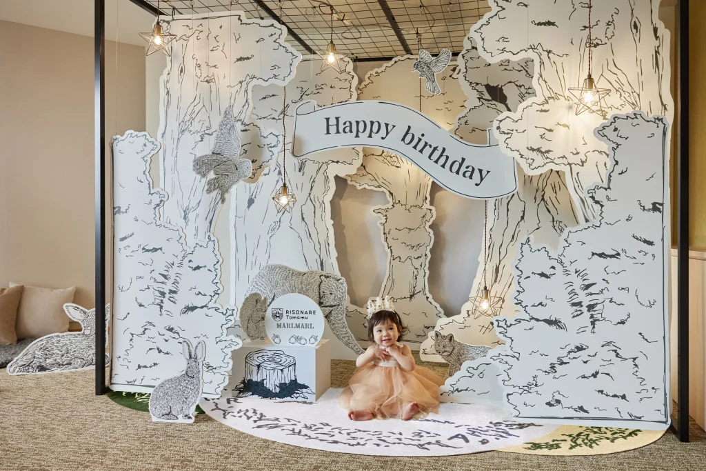 ファーストバースデー女の子 1歳の誕生日を｢MARLMARL｣の客室でお祝い！ - リゾナーレトマム | 星野