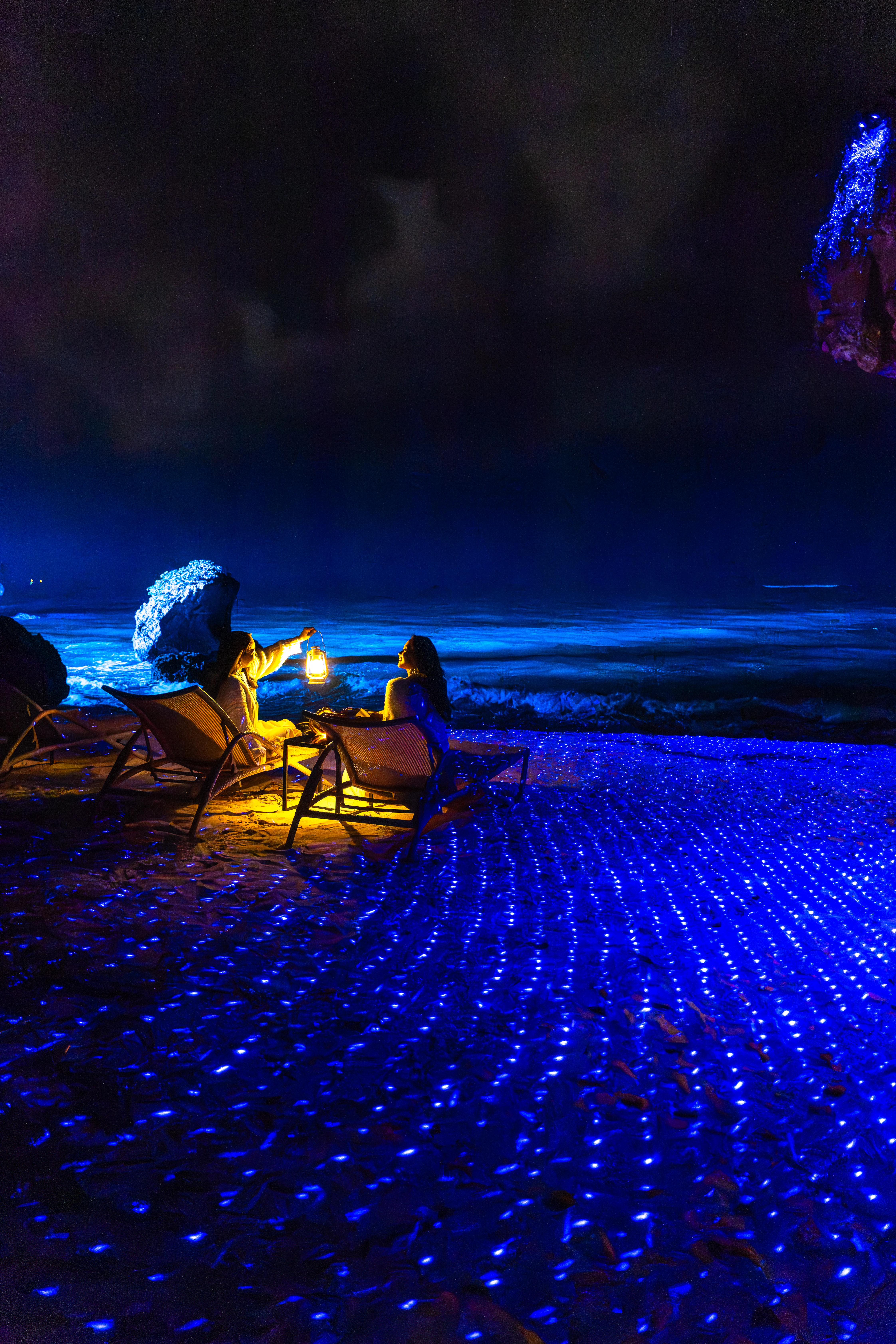 あたたかな沖縄の海辺で夜ピクニックを - バンタカフェ | 星野リゾート