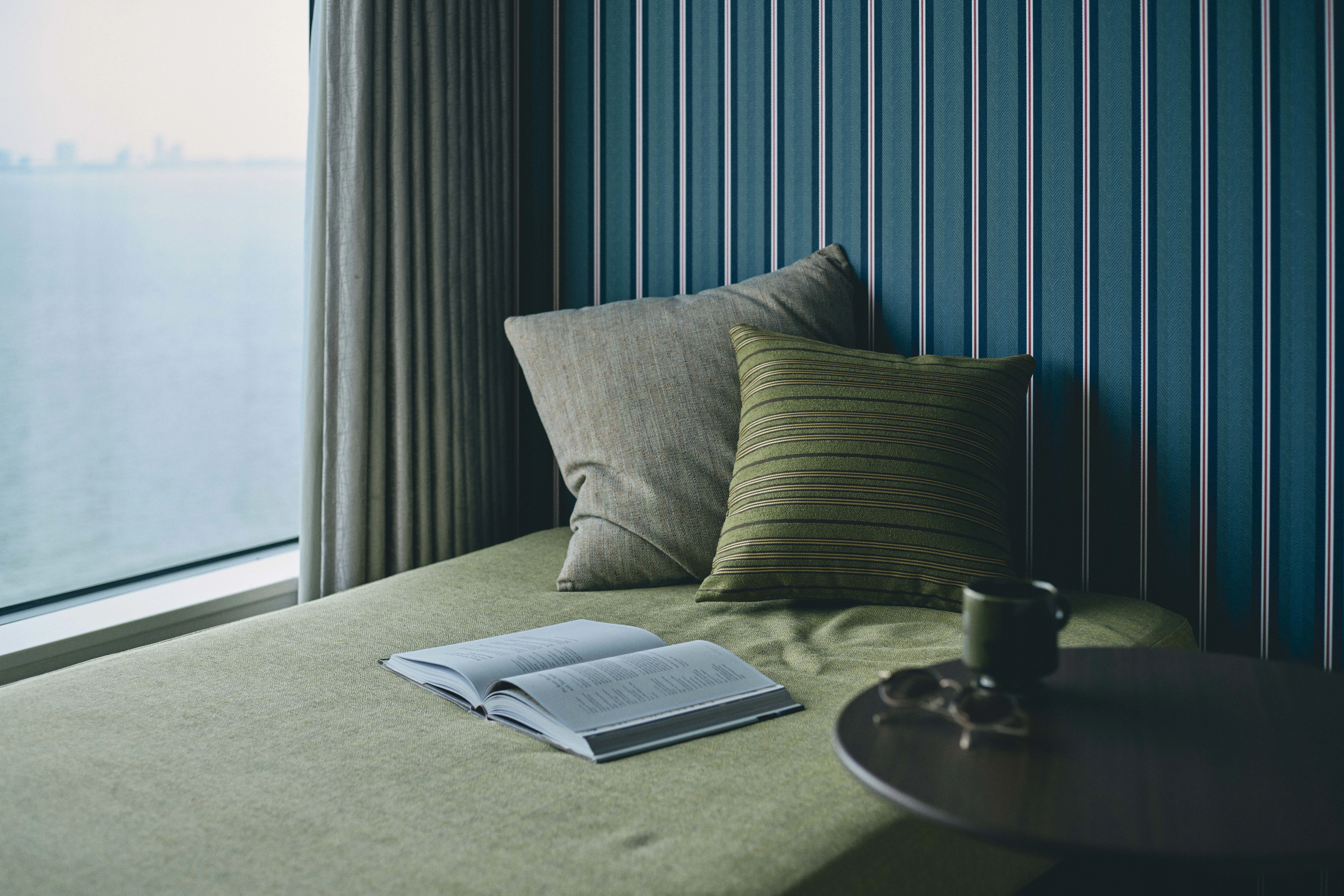 ゴロゴロ寝台付のオールドアメリカンな客室 - 1955 東京ベイ | 星野