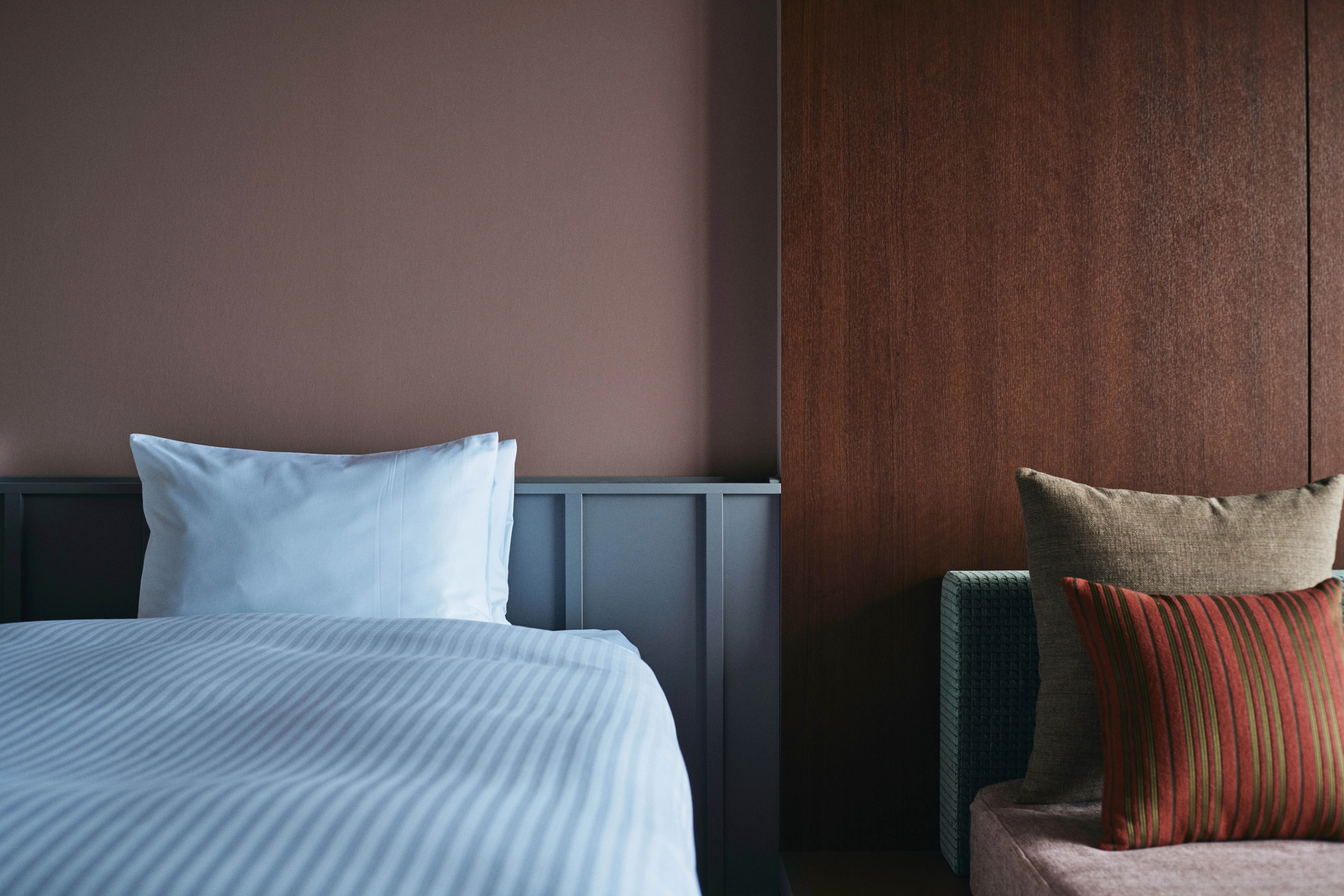 オールドアメリカンなデザインで広めの客室 - 1955 東京ベイ | 星野