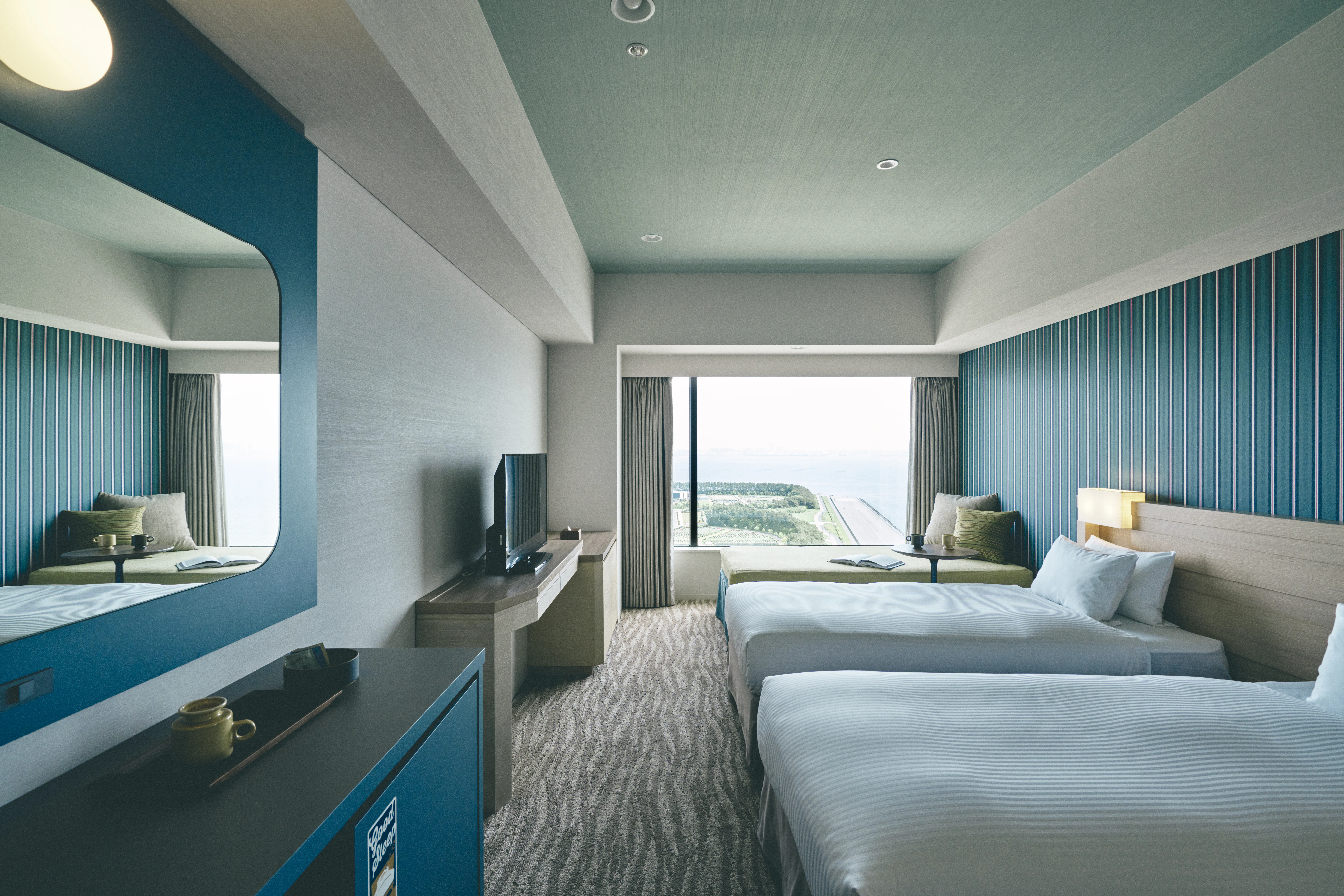 ゴロゴロ寝台付のオールドアメリカンな客室 - 1955 東京ベイ | 星野