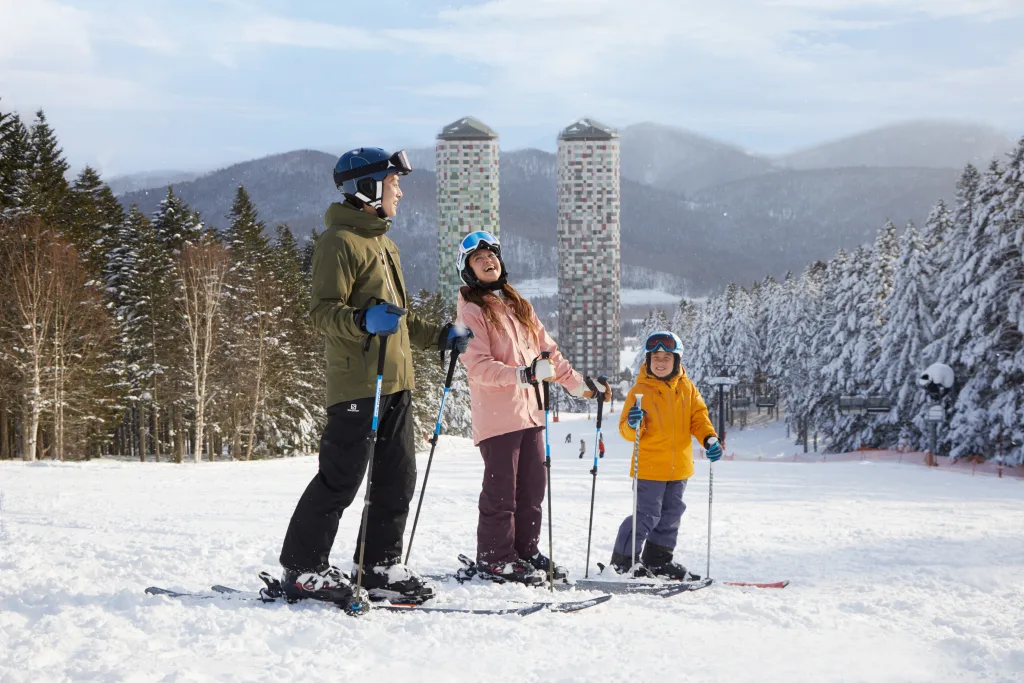 トマト　スキーセット トマト スキーセット ボス×パーフェクトモーメント、鮮やか“トマト