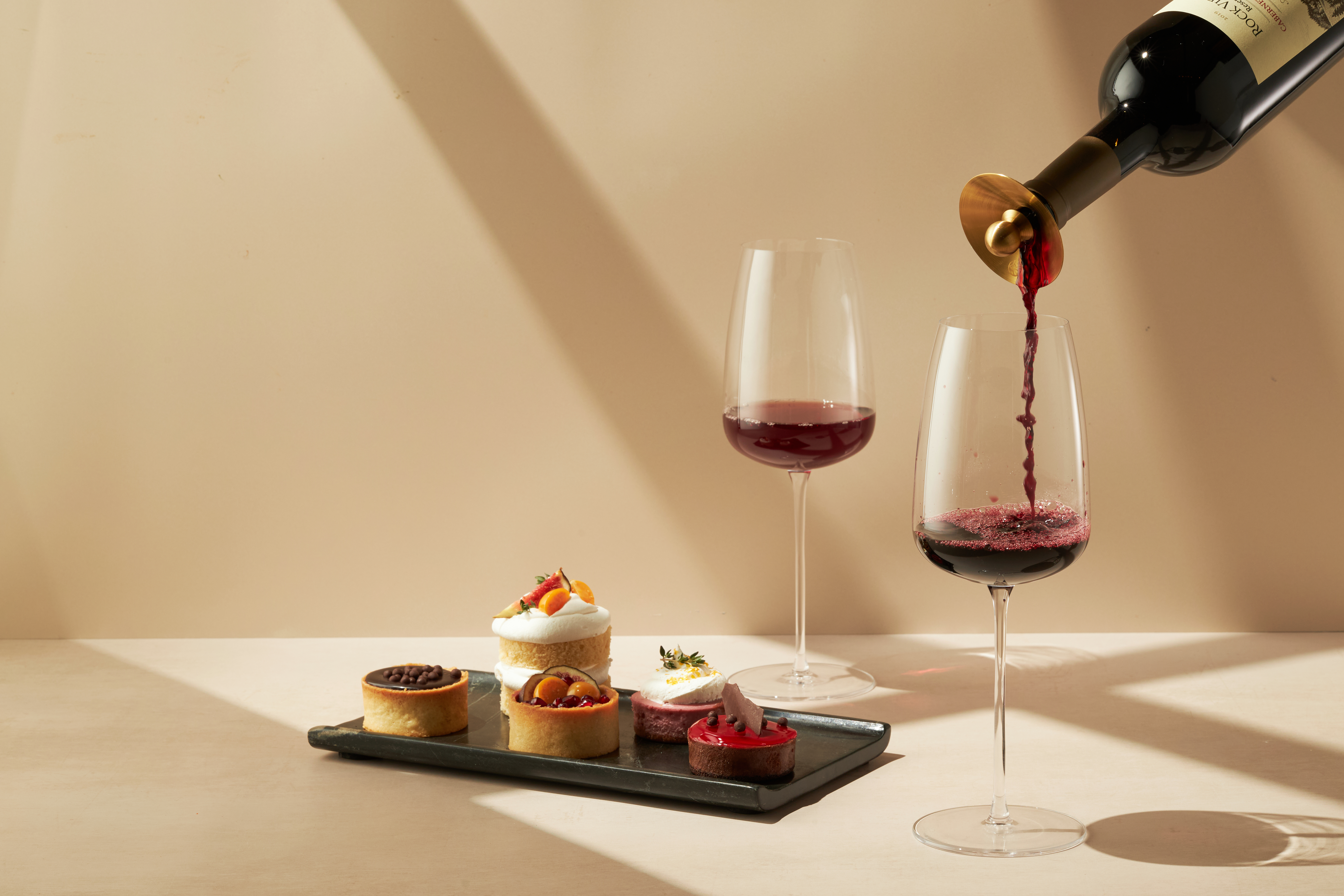 Rabbit Wine Pourer Stopper - Thumbnail 2